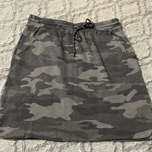 Camo skirt size M